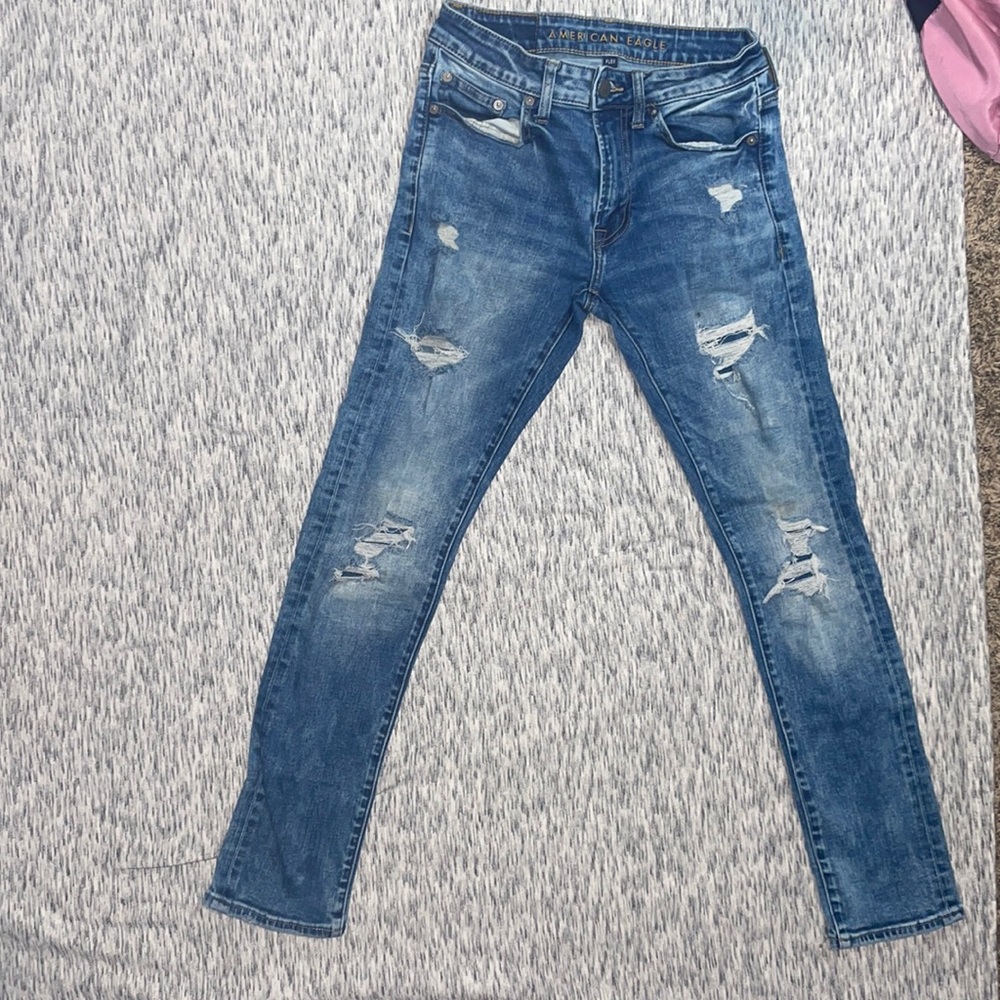 Men’s American eagle medium wash distressed jeans